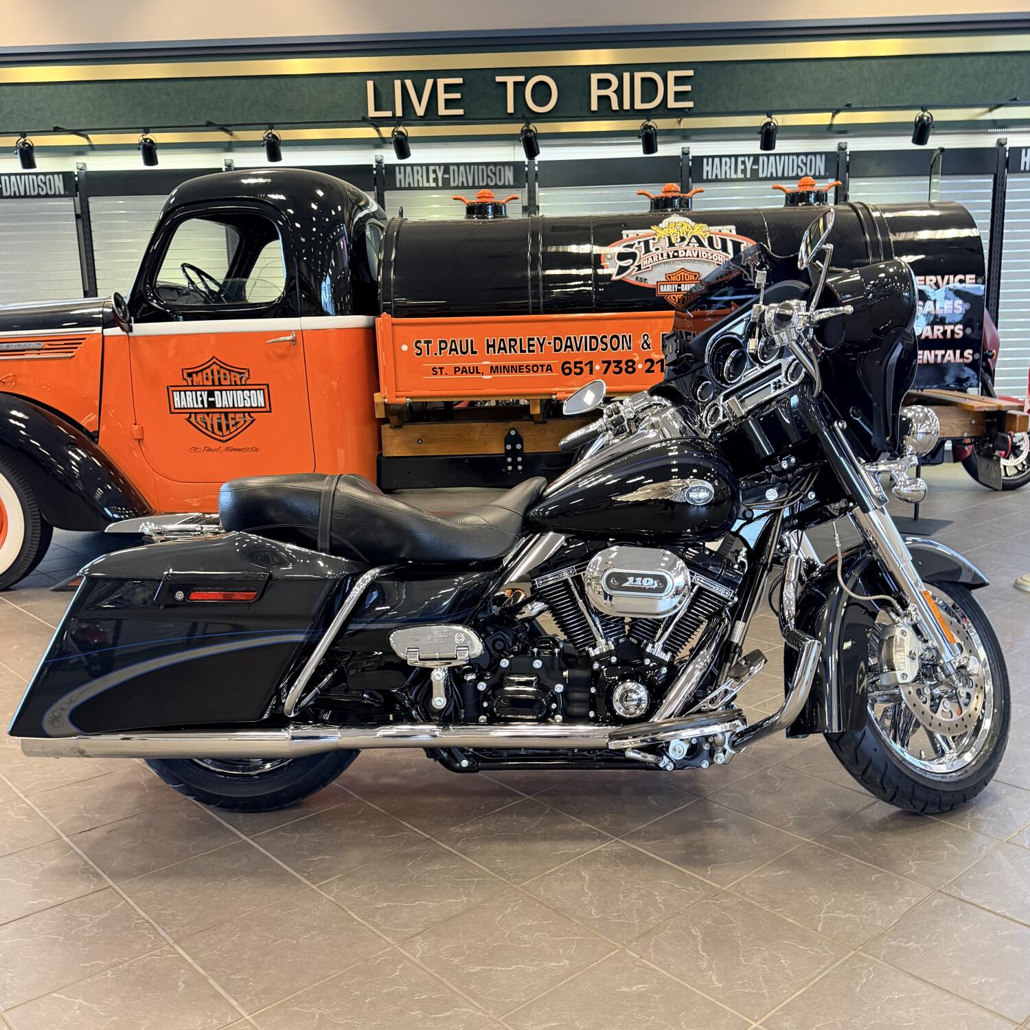 2013 Harley-Davidson CVO Ultra Classic Electra Glide 110th Anniversary FLHTCUSE8
