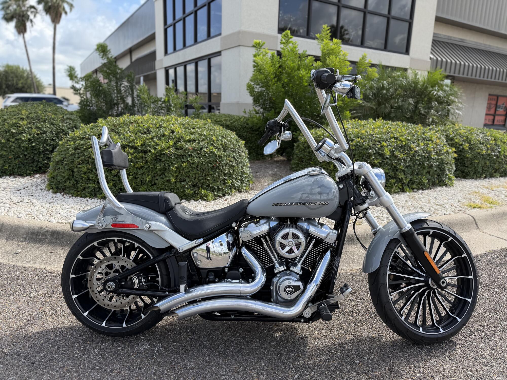 2025 Harley-Davidson® Breakout® Billiard Gray