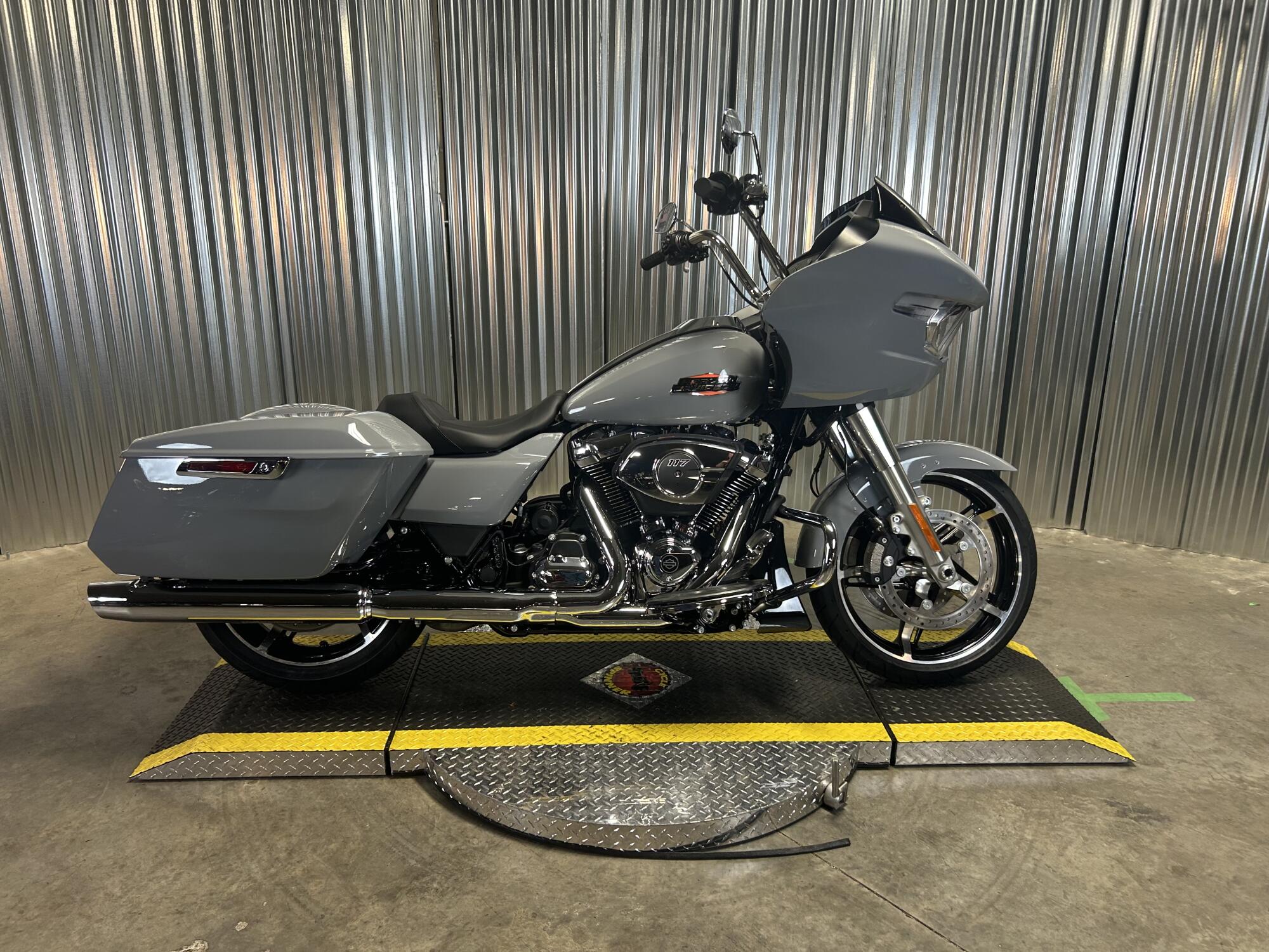 2026 Harley-Davidson® Road Glide® DRK BILIARD GRY