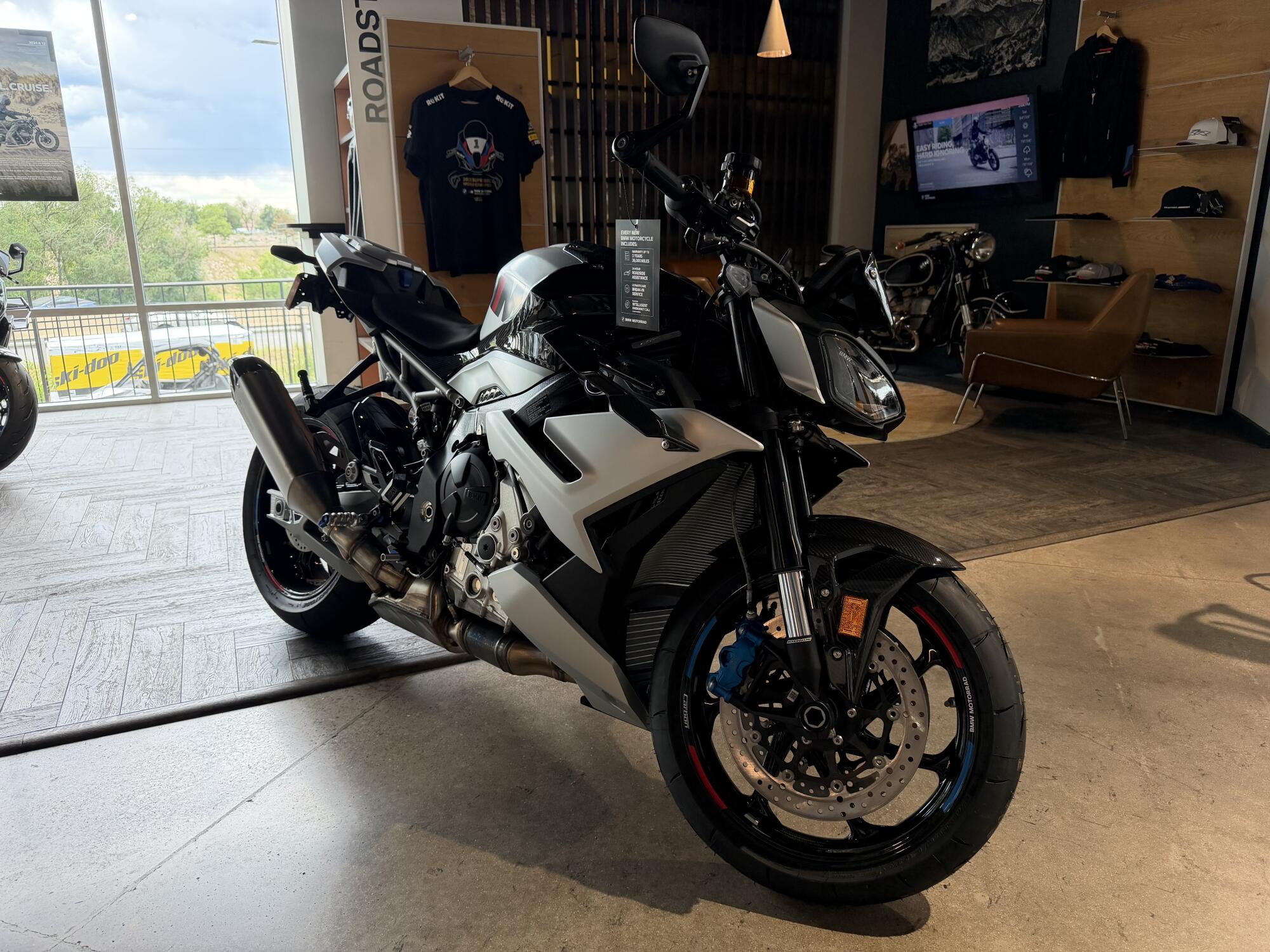 2026 BMW M1000R