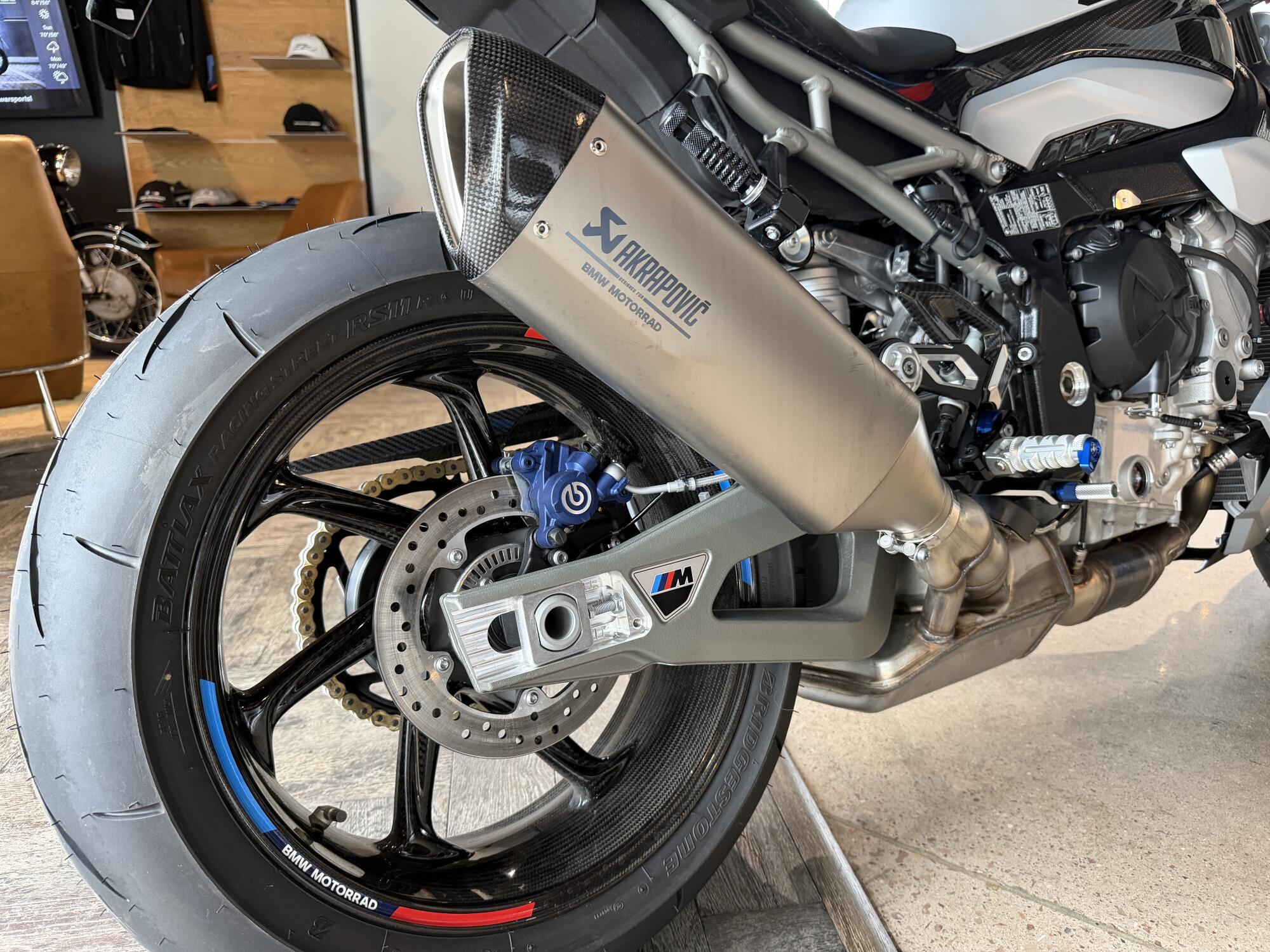 2026 BMW M1000R, photo 11