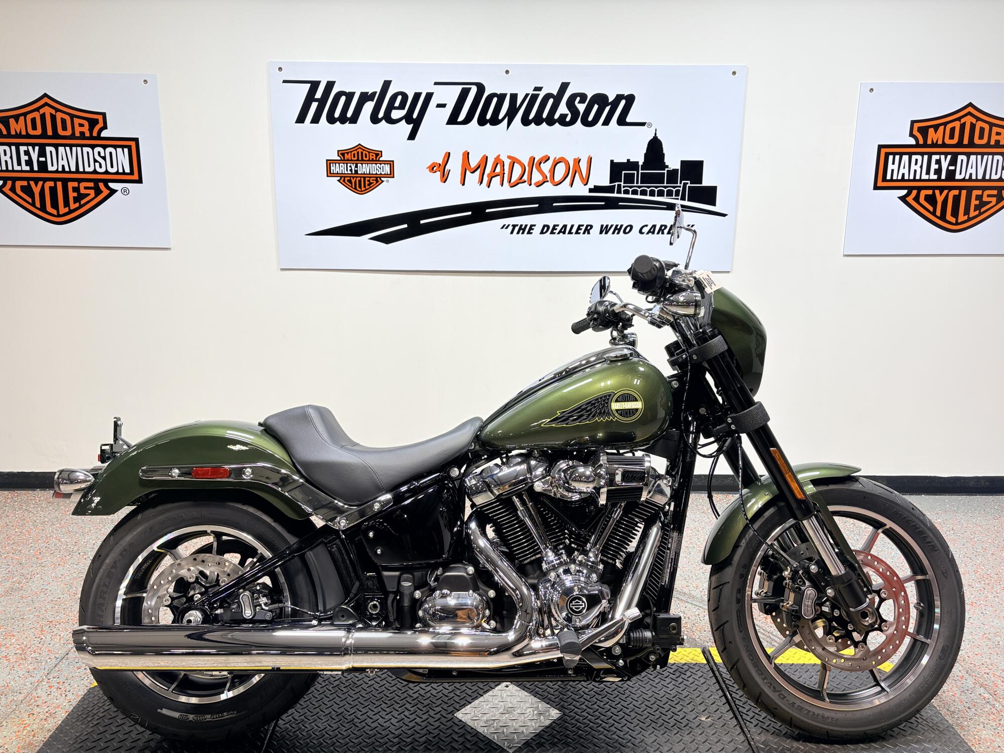 2026 FXLRS Harley-Davidson® Low Rider® S Olive Steel Metallic Chrome Cast Wheels