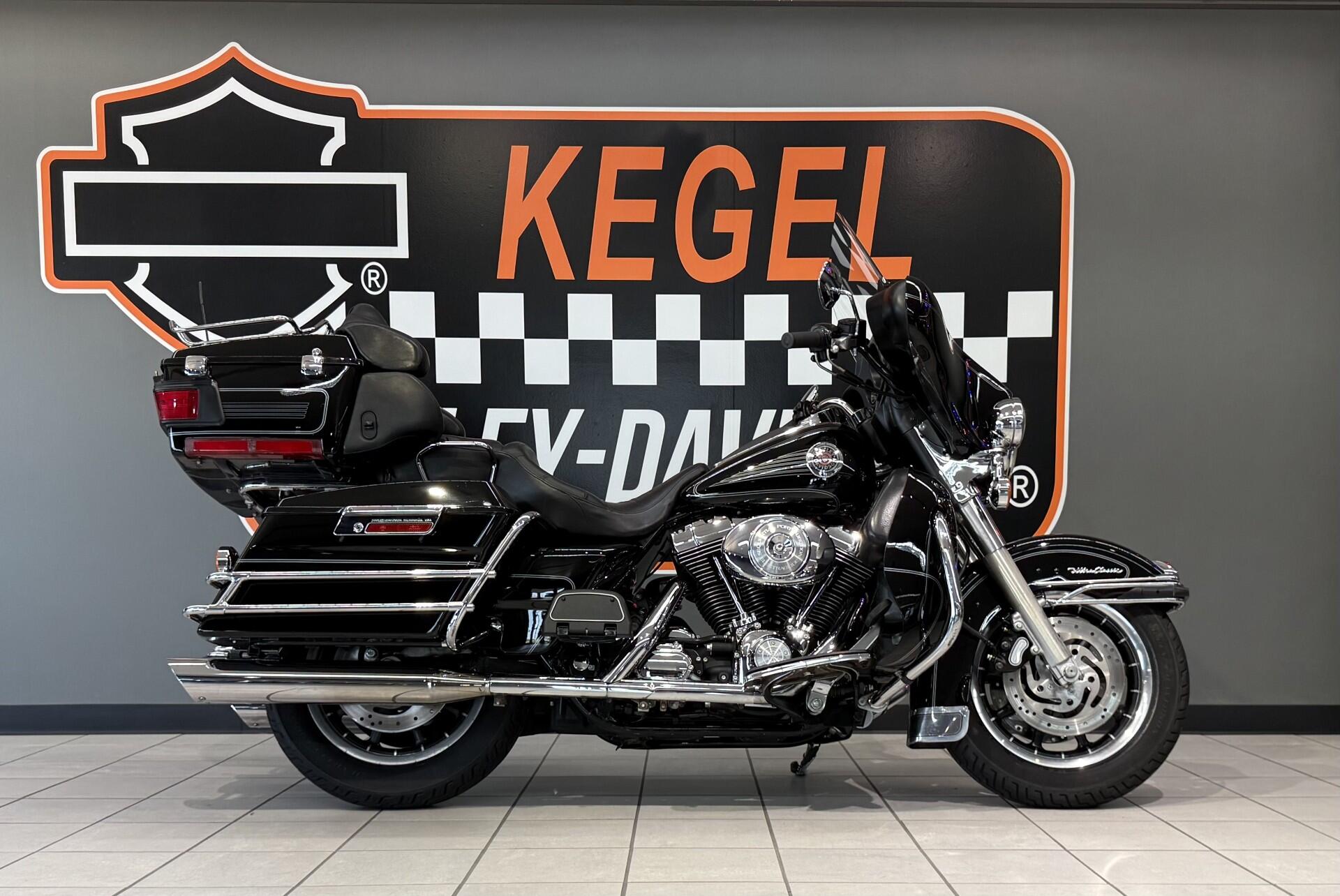 2004 Harley-Davidson® Electra Glide® Ultra Classic® Vivid Black
