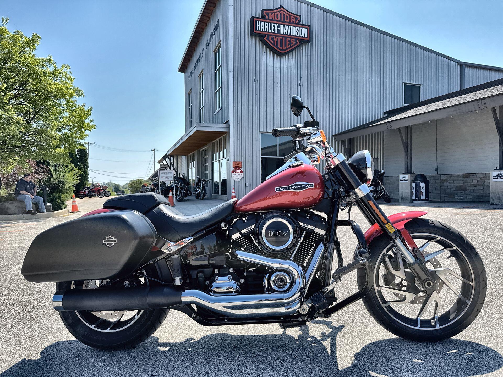 2019 Harley-Davidson® Sport Glide™ Wicked Red