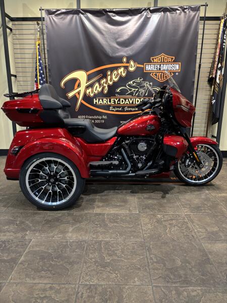 2026 Harley-Davidson® Street Glide 3 Limited BRILLIANT RED W/ PINSTRIPE