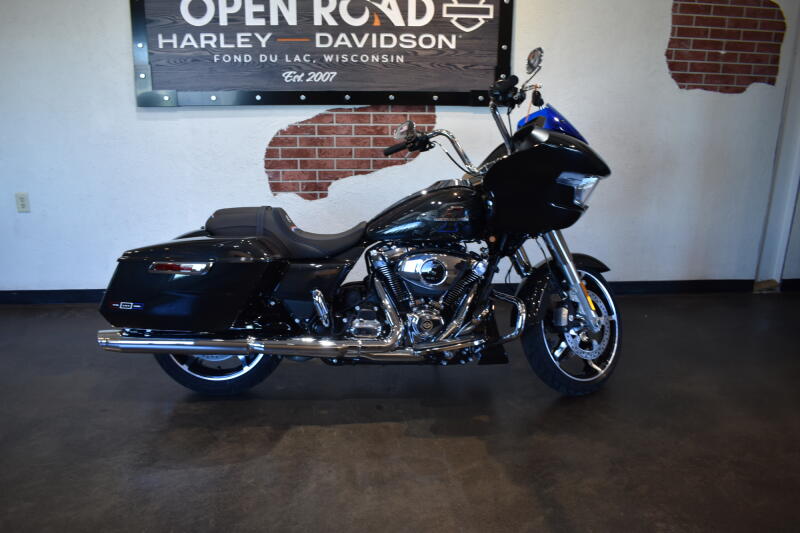 2026 Harley-Davidson® Road Glide® Midnight Ember Chrome Trim