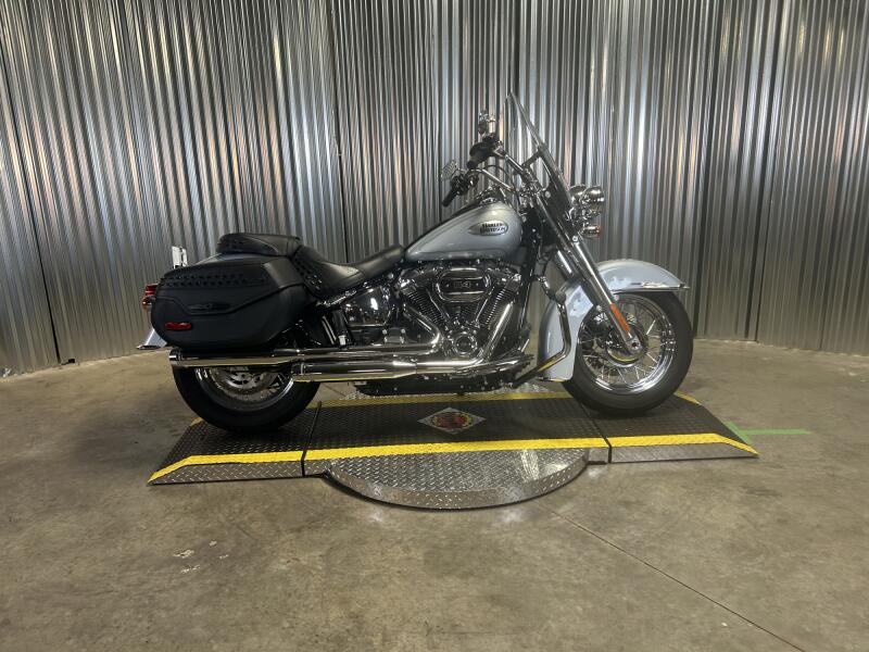 2023 Harley-Davidson® Heritage Classic Atlas Silver Metallic