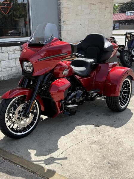 2026 Harley-Davidson® Street Glide 3 Limited Brilliant Red Black Trim