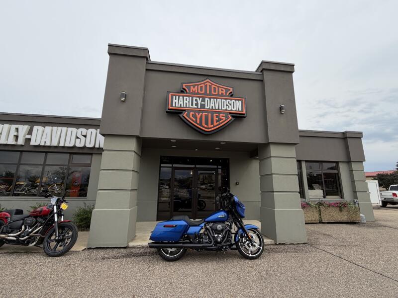 2024 Harley-Davidson® Street Glide® Blue Burst - Black Finish