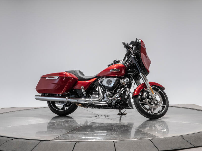 2025 HARLEY-DAVIDSON FLHX STREET GLIDE in Brilliant Red