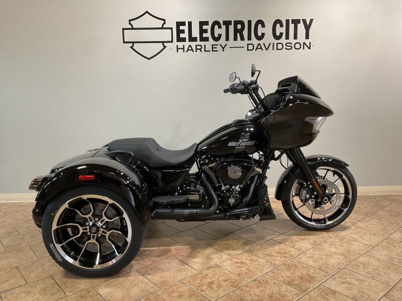2026 Harley-Davidson® FLTRT Road Glide 3 Vivid Black