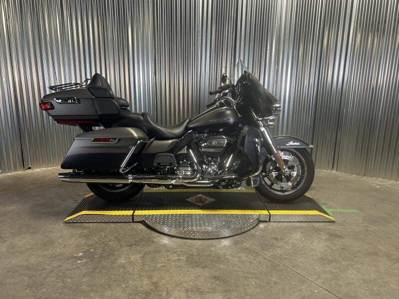 2018 Harley-Davidson® Ultra Limited Low INDGRYDNM/BLKDM W/PINSTRIPE