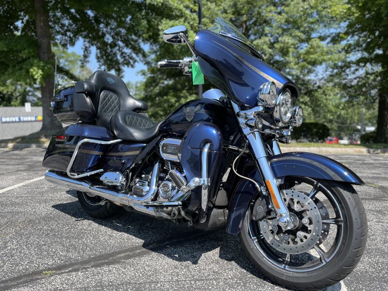 FLHTKSE 2018 CVO™ Limited 115th Anniversary