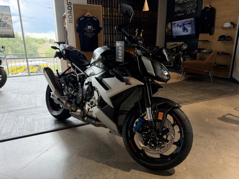 2026 BMW M1000R