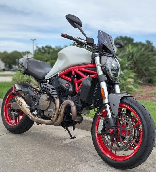 Ducati Monster 821 2015