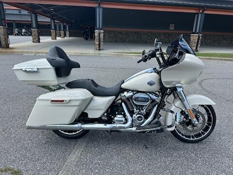 2022 Harley-Davidson® Road Glide® Special White Sand Pearl