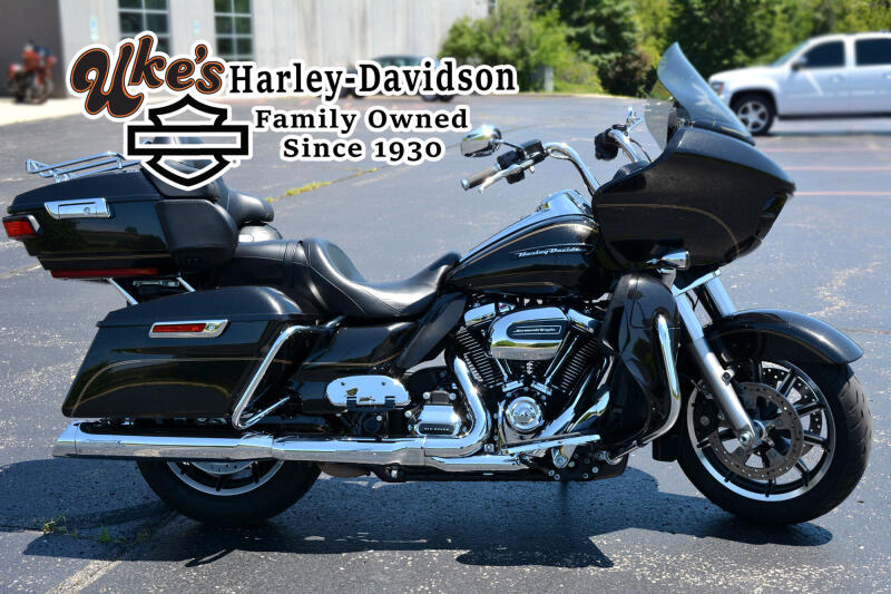 2017 Harley-Davidson® Road Glide® Ultra Black Quartz