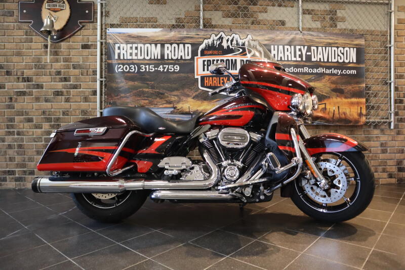2017 CVO™ Limited (FLHTKSE)