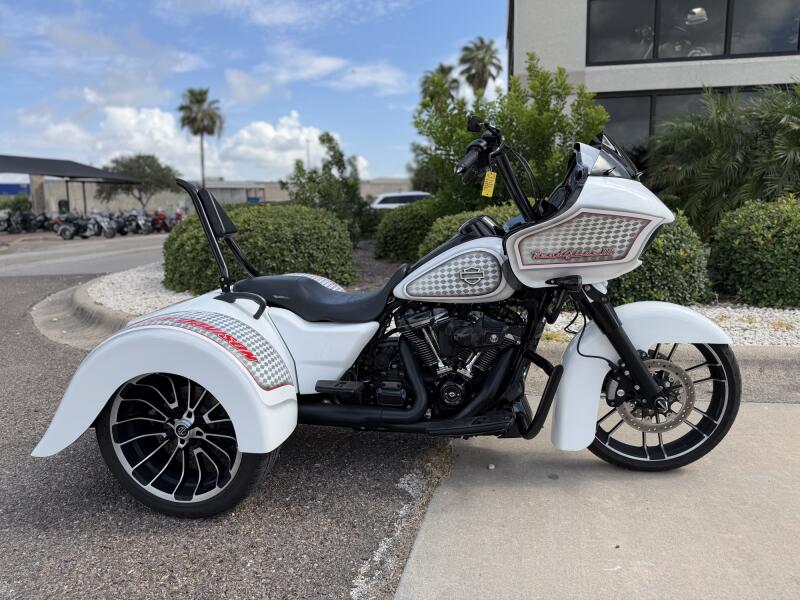2023 Harley-Davidson® Road Glide® 3