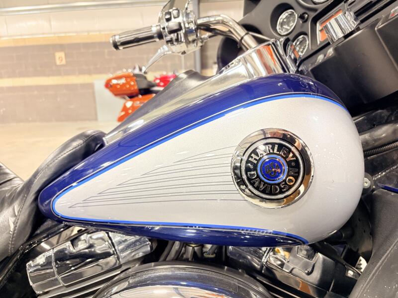 1999 FLHTCUI Harley-Davidson® Ultra Classic Electra Glide SINISTER BLUE PEARL/DIAMOND