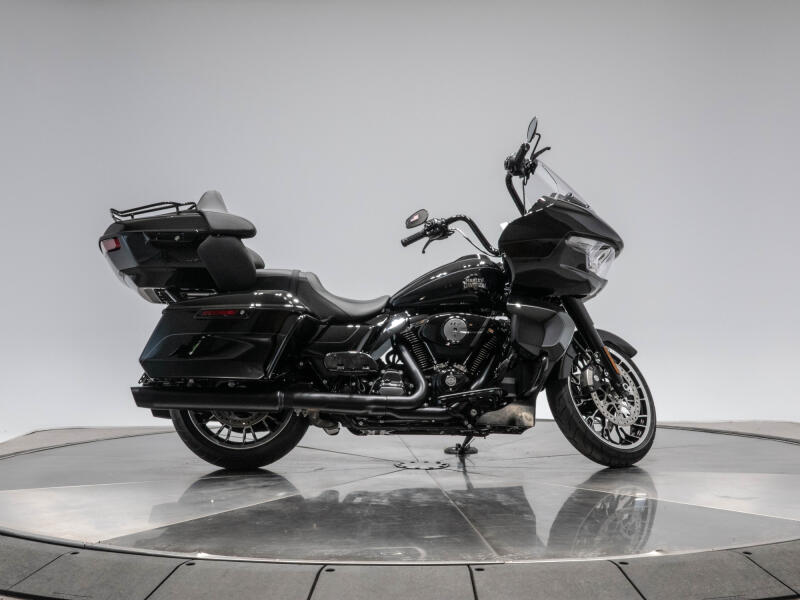 2026 Harley-Davidson® FLTRXL Road Glide® Limited – Vivid Black with Black Finish