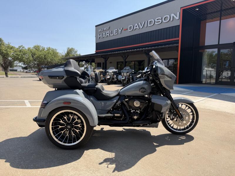 2026 Harley-Davidson® Street Glide 3 Limited Dark Billiard Gray Black Trim