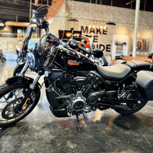 2023 Harley-Davidson® Nightster™ Special Vivid Black thumb 2