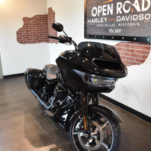 2026 Harley-Davidson® Road Glide® Vivid Black Black Trim thumb 3