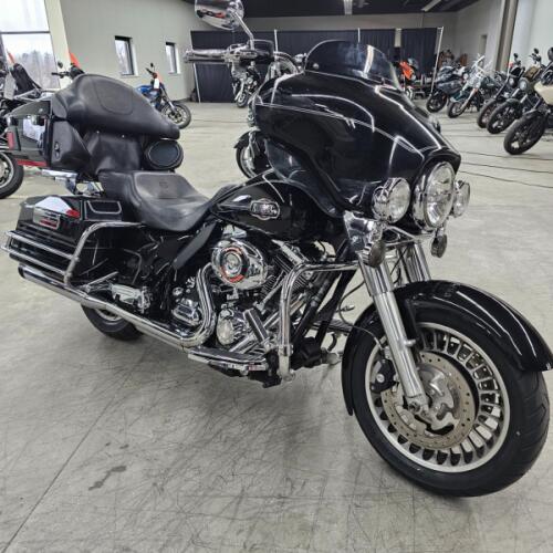 FLHTCU 2011 Electra Glide® Ultra Classic® thumb 3
