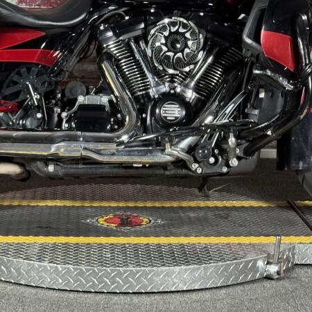 FLHXSE 2017 CVO™ Street Glide® thumb 2