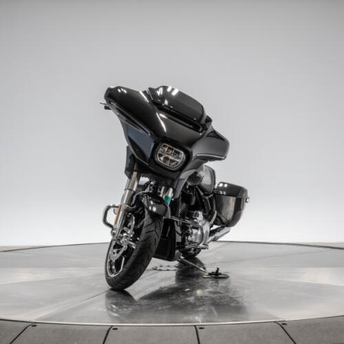 2026 HARLEY-DAVIDSON FLHX STREET GLIDE in Vivid Black with Chrome Trim thumb 1