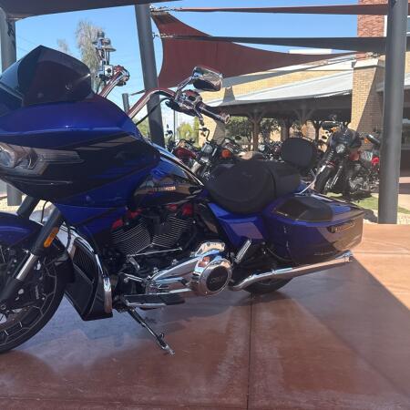 FLTRXSE 2025 CVO™ Road Glide™ thumb 3