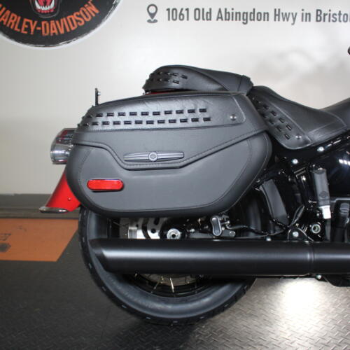 2026 Harley-Davidson® Heritage Classic FLHC thumb 2