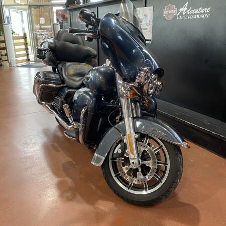 2015 Harley-Davidson® Electra Glide® Ultra Classic™ FLHTCU thumb 2