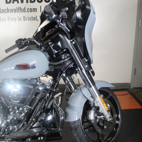 2026 Street Glide® FLHX  thumb 2