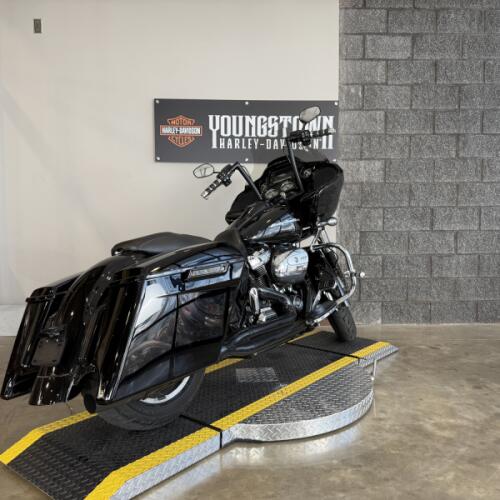 2017 Harley-Davidson® Road Glide® Special FLTRXS thumb 2