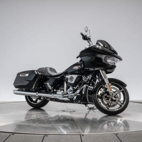 2026 HARLEY-DAVIDSON FLTRX ROAD GLIDE in Vivid Black thumb 3