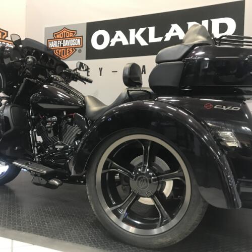 Harley-Davidson® CVO™ Tri Glide® 2021 thumb 2