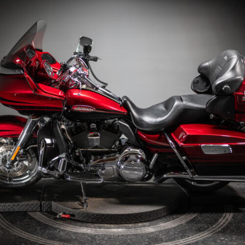  2011 CVO™ Road Glide® Ultra (FLTRUSE) thumb 1