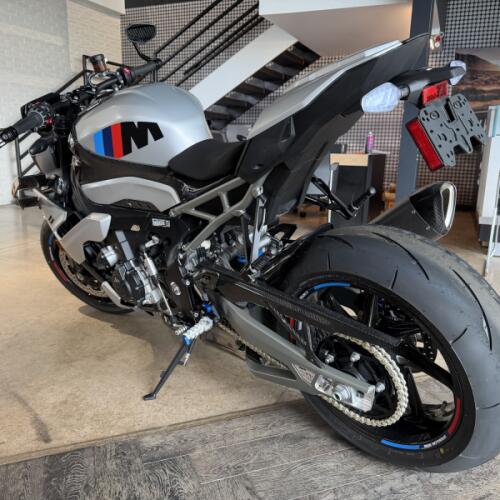 2026 BMW M1000R thumb 0