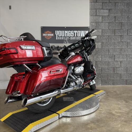 2018 Harley-Davidson® Ultra Limited FLHTK thumb 2