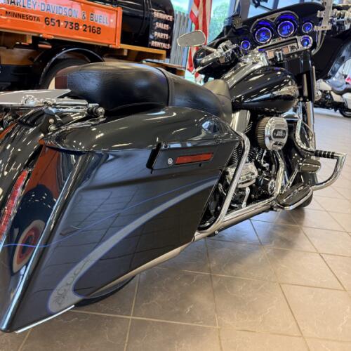 2013 Harley-Davidson CVO Ultra Classic Electra Glide 110th Anniversary FLHTCUSE8 thumb 2