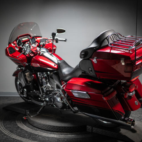 2011 CVO™ Road Glide® Ultra (FLTRUSE) thumb 0