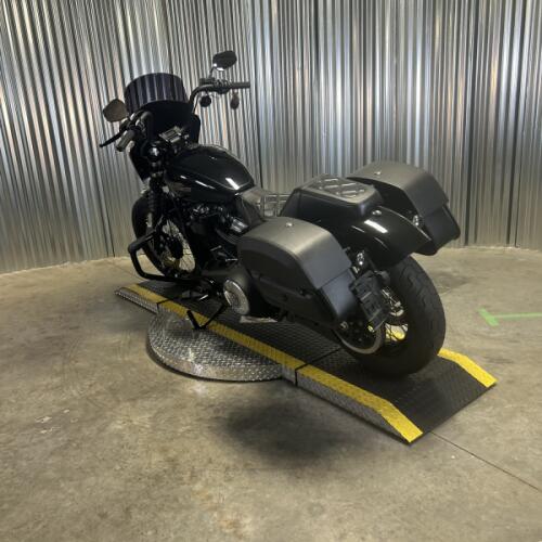 2018 Harley-Davidson® Street Bob® Vivid Black thumb 0