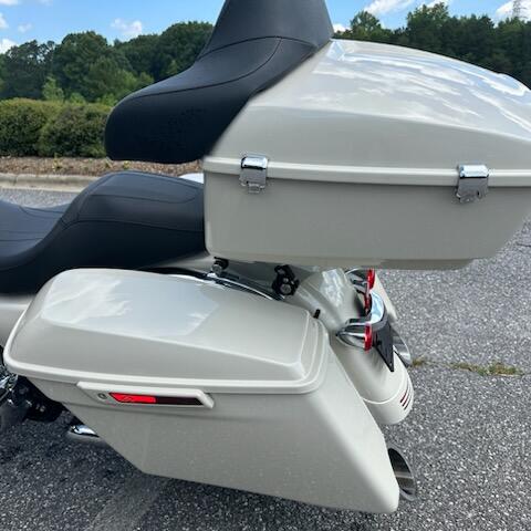 2022 Harley-Davidson® Road Glide® Special White Sand Pearl thumb 1