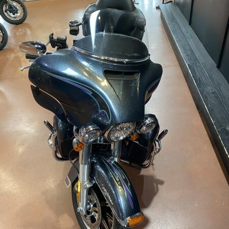 2015 Harley-Davidson® Electra Glide® Ultra Classic™ FLHTCU thumb 1
