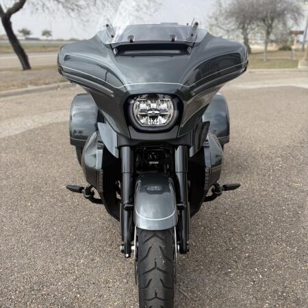 2026 Harley-Davidson® Street Glide 3 Limited Iron Horse Metallic Chrome Trim thumb 1