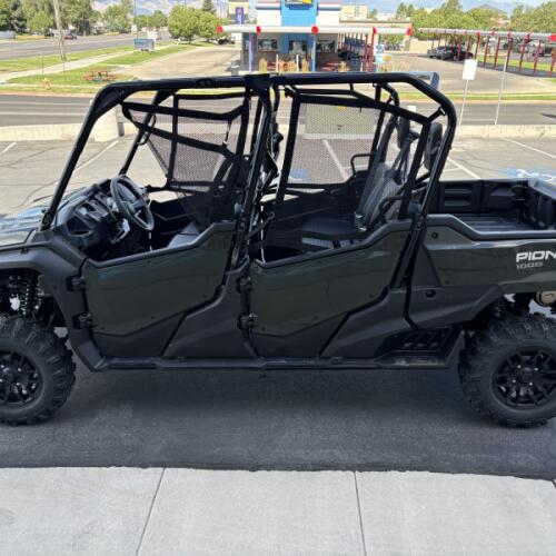 2025 Honda Pioneer 1000-6 Deluxe Crew thumb 0