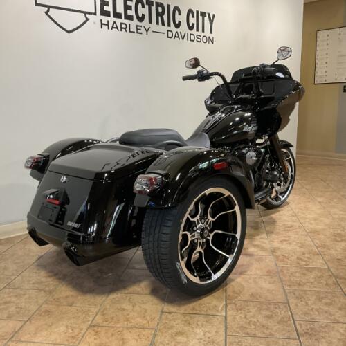 2026 Harley-Davidson® FLTRT Road Glide 3 Vivid Black thumb 0