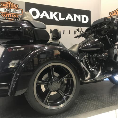 Harley-Davidson® CVO™ Tri Glide® 2021 thumb 3